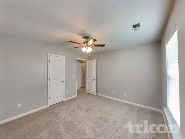 Building Photo - 113 Driftwood Ave