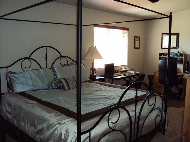 Building Photo - Beautiful Family home in Estrella