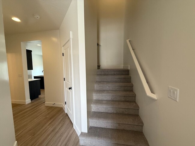 Building Photo - Brand New Townhome