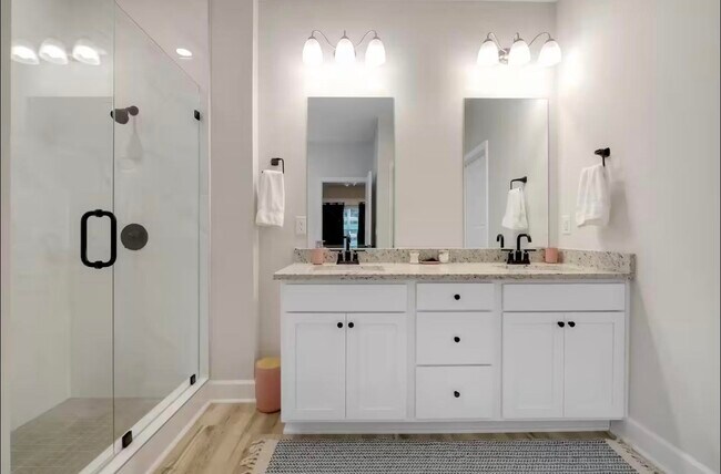 Building Photo - 2047 Hansel Hl Dr