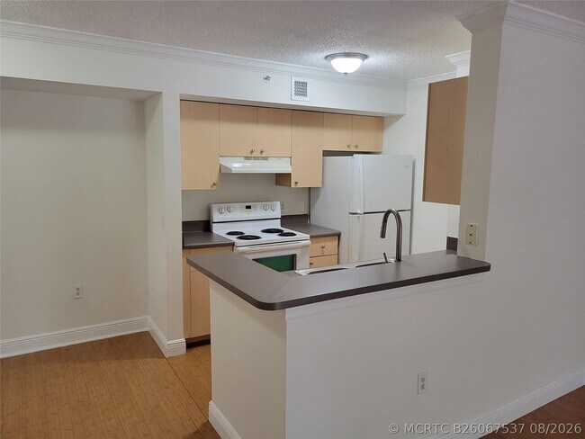 Building Photo - 2496 Centergate Dr