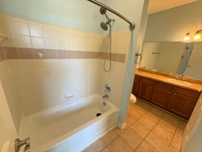 Building Photo - 2 Bedroom 1 Bath Condo at Concord West of the Ashley - Charleston