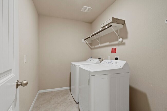 Building Photo - 3322 McDonough Way