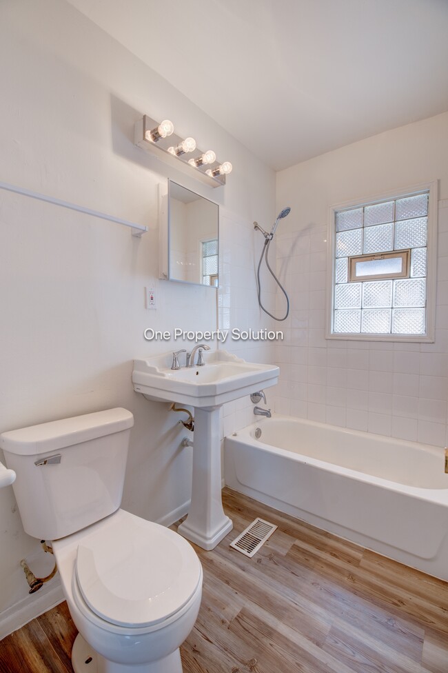 Building Photo - 336 W Wilson St