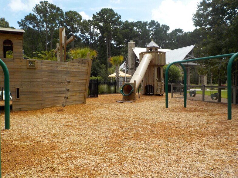 Building Photo - 1400 Fox Creek Ln