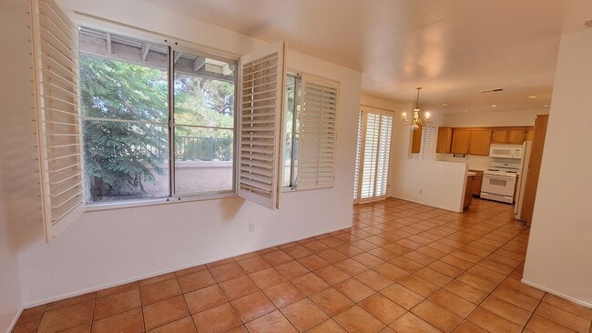 Building Photo - 3 bd / 2.5 bath townhouse in Chula Vista
