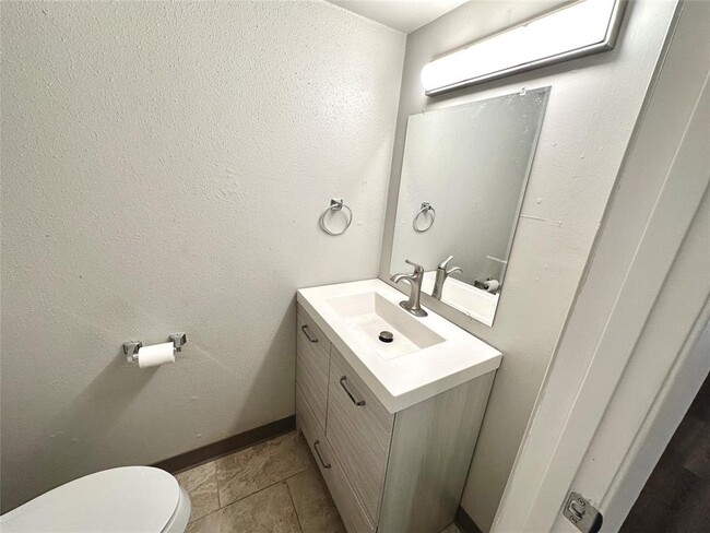 Building Photo - 3822 Southway Dr