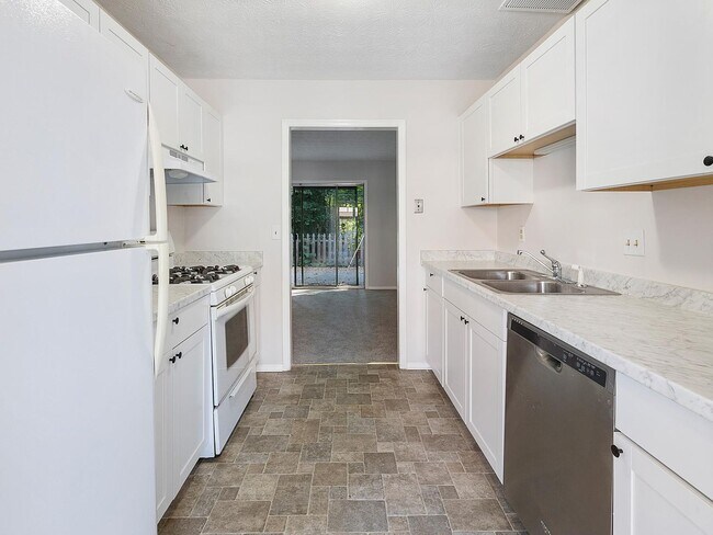 Building Photo - 1189 Ashborough Dr