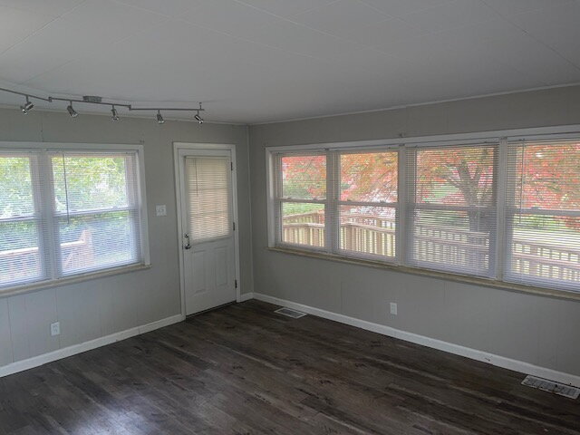 Building Photo - Comfortable Living in a Convenient Location