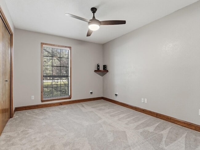 Building Photo - 6970 Ellen Ln