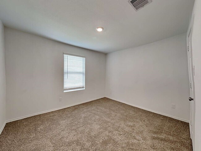 Building Photo - 24114 Mustang Run Dr