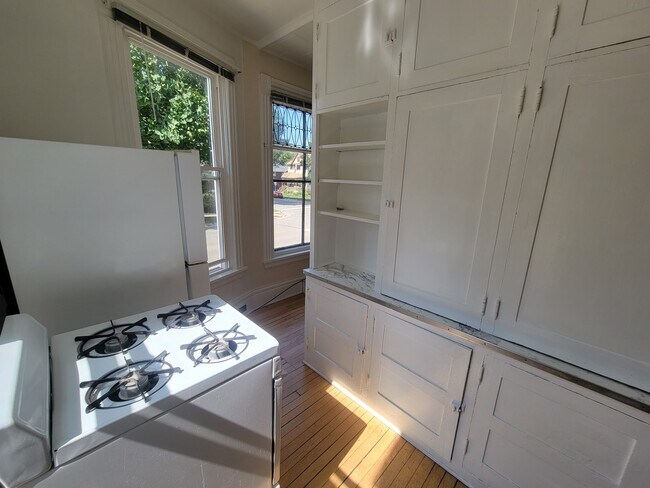 Building Photo - 1259 Spaight St