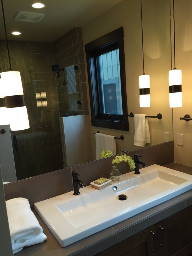 Building Photo - Beautiful Home Available in Tetherow!!!