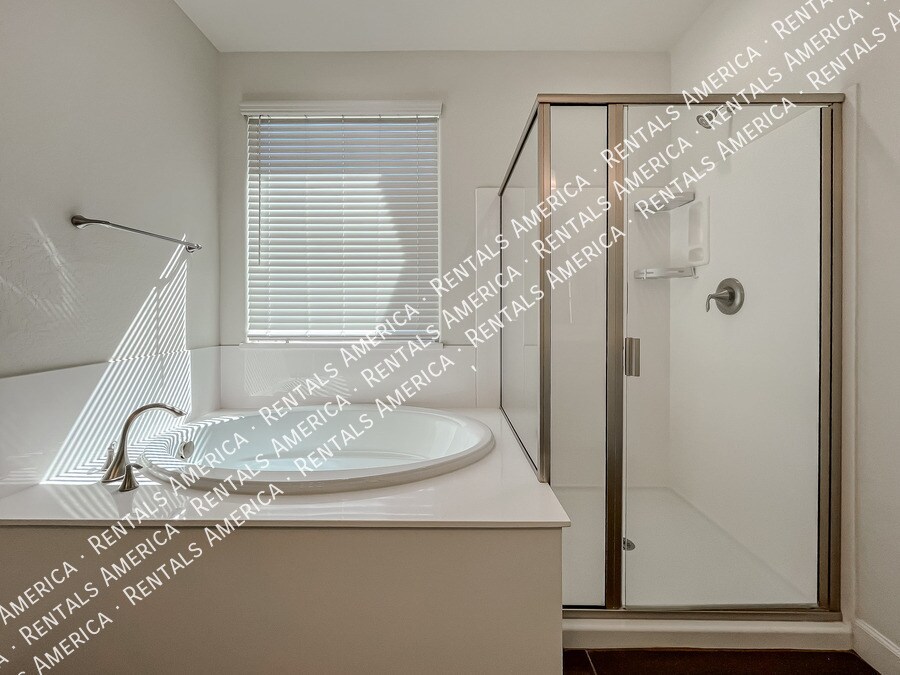 Building Photo - 657 W Browning Pl