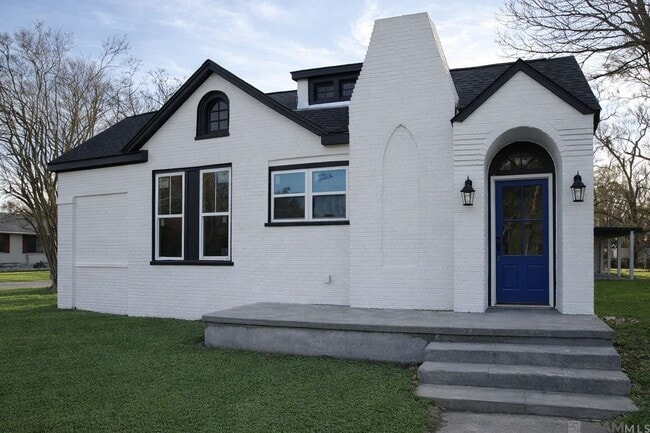 Building Photo - 4809 Longfellow Dr