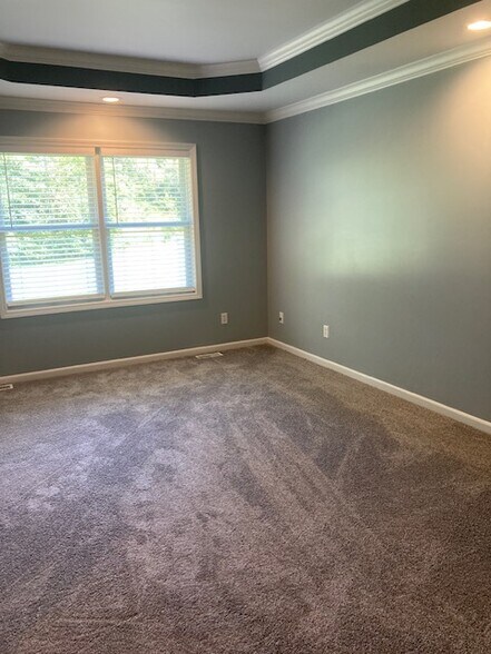 Master Bedroom 18x12 - 404 9th Cir SE