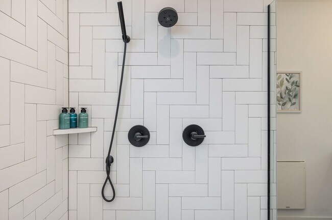 Building Photo - 6125 Sand Point Way NE