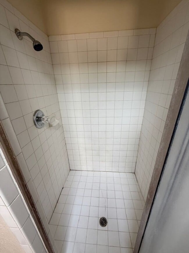 Building Photo - Beautiful 2 Bedroom 2 Bath Townhouse locat...