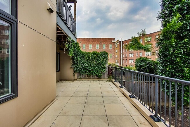 Building Photo - Gorgeous 2 bedroom 2 bath condo just steps from Columbia Hgts center $3,550