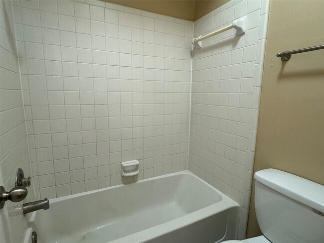 Building Photo - 6500 Harbor Town Dr