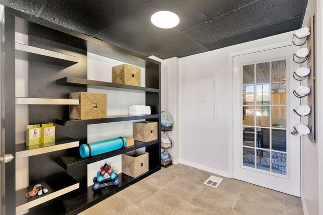 Building Photo - 1679 Tampa Rd