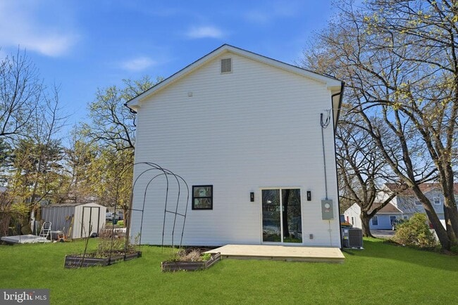 Building Photo - 5 Vineyard Rd