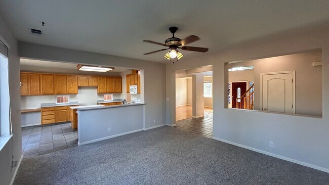 Building Photo - Just listed