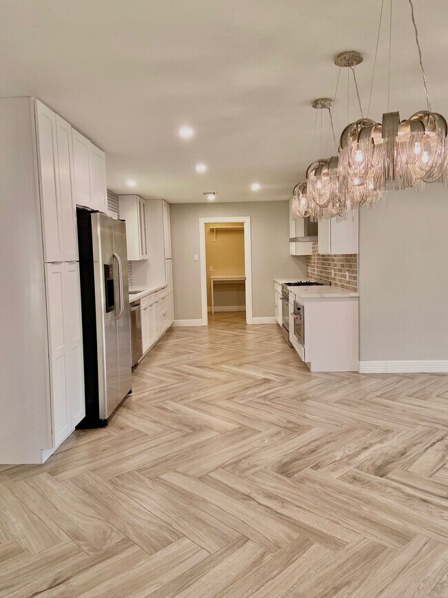 Building Photo - 7917 Ridgeview Dr