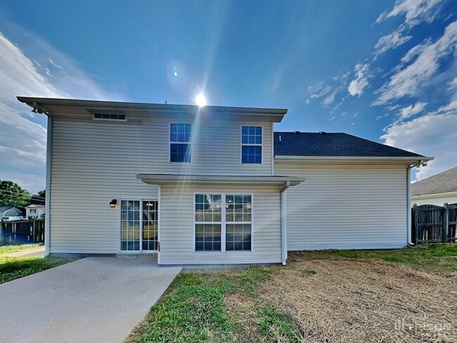 Building Photo - 2005 Penmar Dr