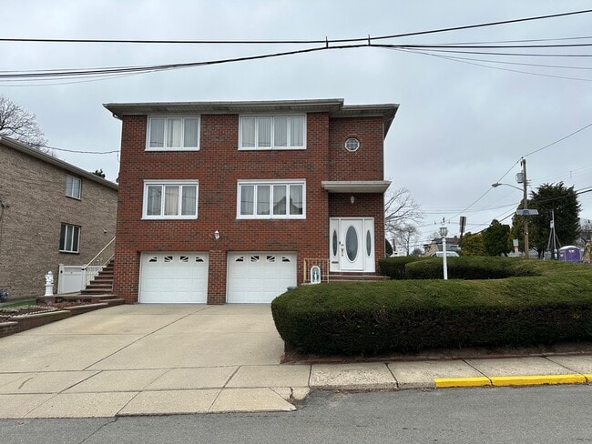 Building Photo - 1023 Ponsi St