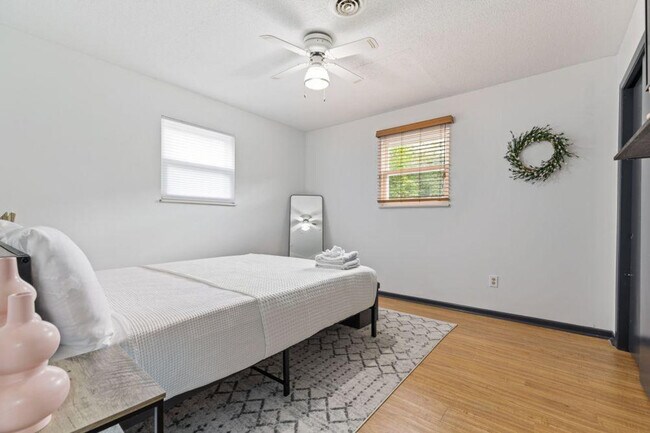 Building Photo - 400 Allensville Rd