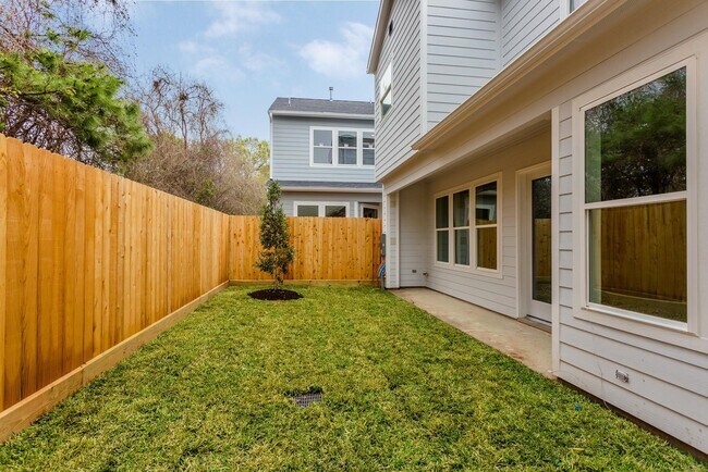 Building Photo - 5010 Ella Blvd