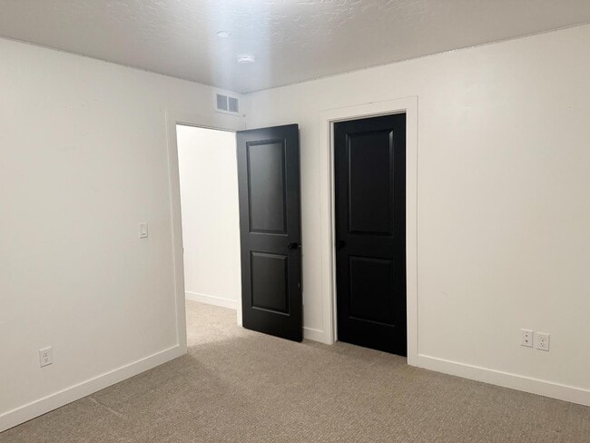 Building Photo - 359 N 700 W