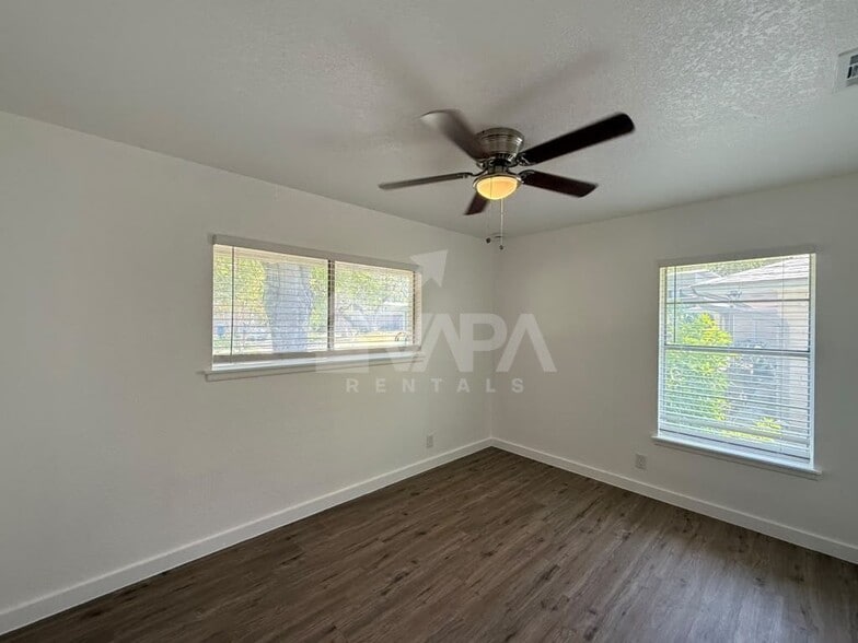 Building Photo - 4126 Valleyfield Dr