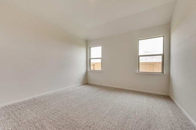 Building Photo - 833 Serena Dr