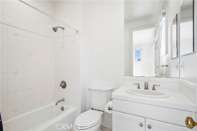 Building Photo - 15 Jupiter Hills Dr