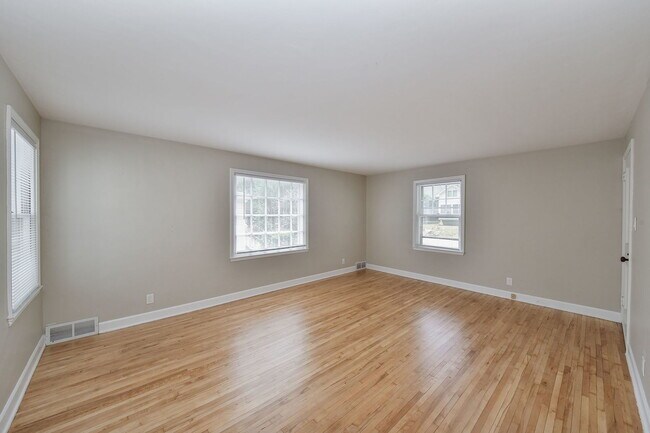 Building Photo - 536 S Main St