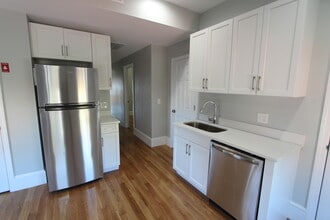 Building Photo - 460 Saratoga St