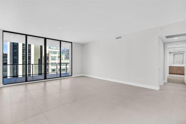 Building Photo - 275 1st Ave S