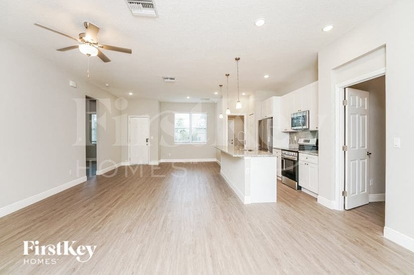 Building Photo - 2420 San Filippo Dr SE