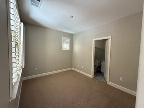 Building Photo - 244 Selby Lane