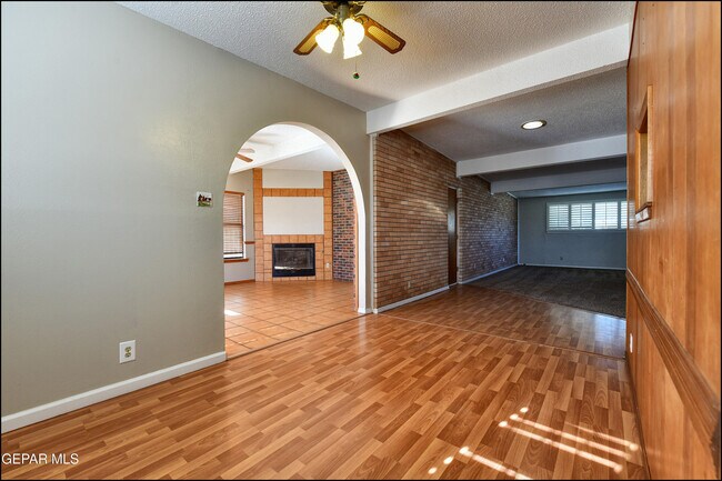 Building Photo - 5108 Paris Ave