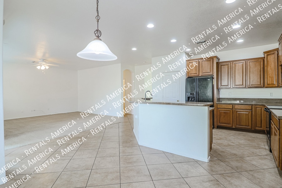 Building Photo - 14332 W Crocus Dr