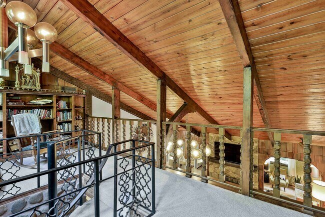 Building Photo - 120 Tall Pine Dr