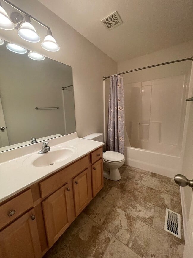 Building Photo - Home For Rent Papillion