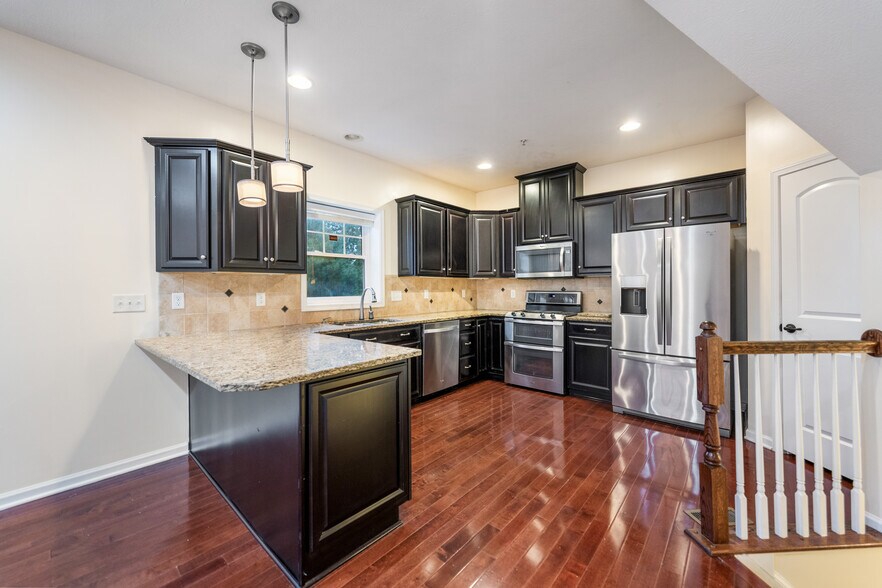 Building Photo - 3114 Raintree Dr