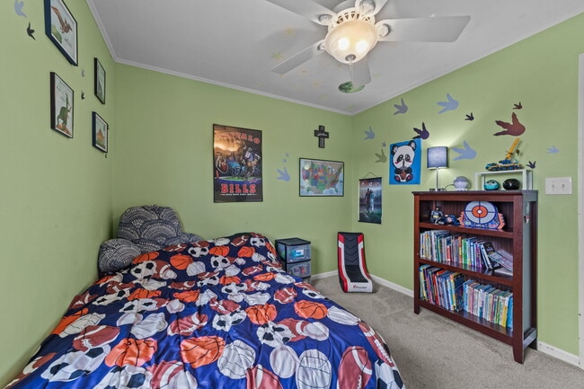 Building Photo - 5845 Glen View Dr