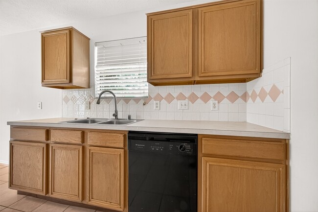 Building Photo - 8839 Aspen Meadow Dr
