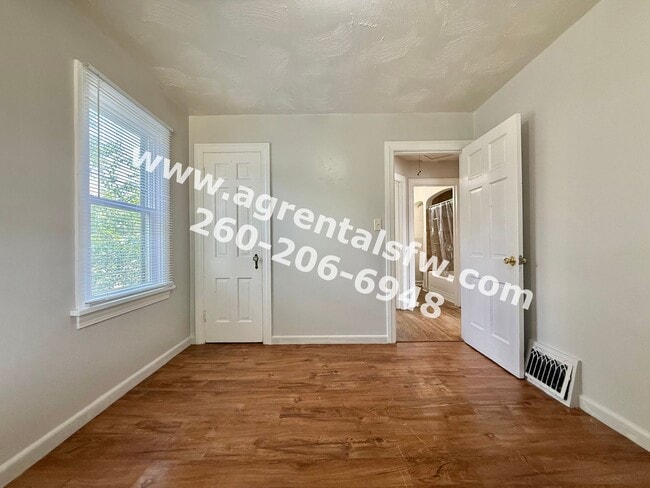 Building Photo - 2 Bedroom House- Section 8 OK!