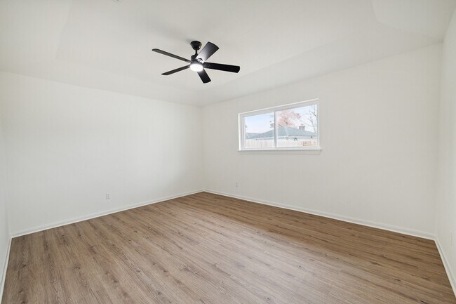 Building Photo - 9719 Springmont Dr